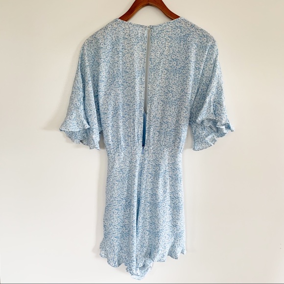 Skylar + Madison Blue and White Floral Romper, Wrap Top, Tie Waist, Size Large - Picture 2 of 8